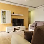 Cocktail Apartment *
