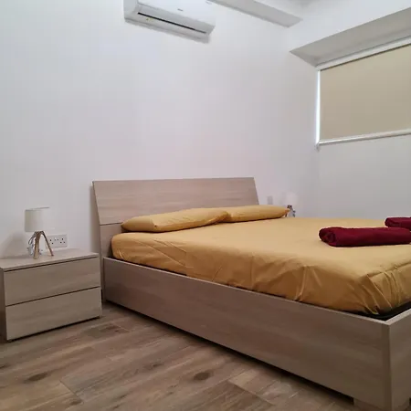 Cocktail Apartment *