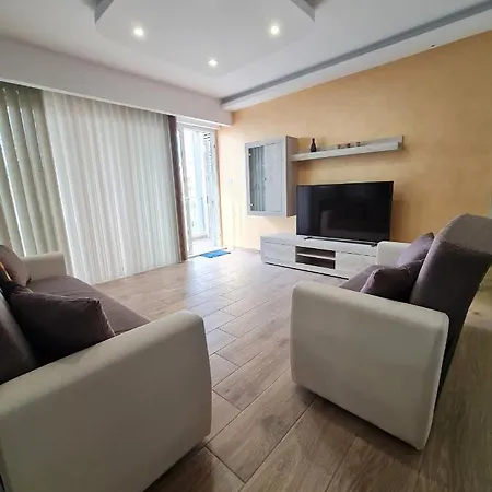 Apartment Cocktail *