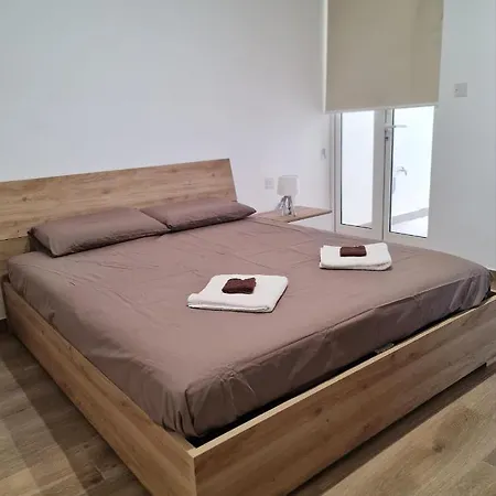 Cocktail Apartment *