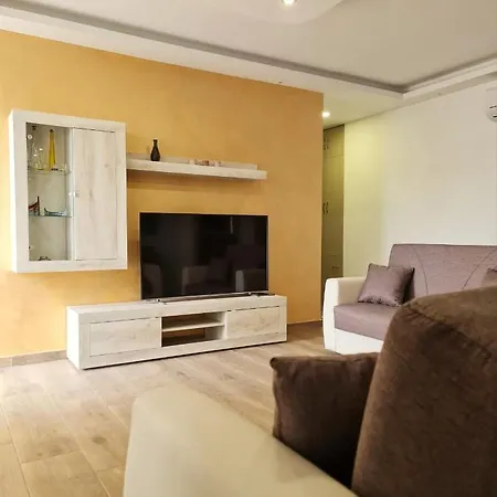 Cocktail Apartment *